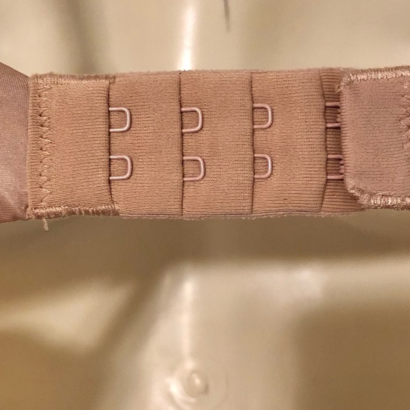 Victoria's Secret Tan Satin Underwire Lined Demi Bra Convertible Straps 32C - Picture 6 of 9